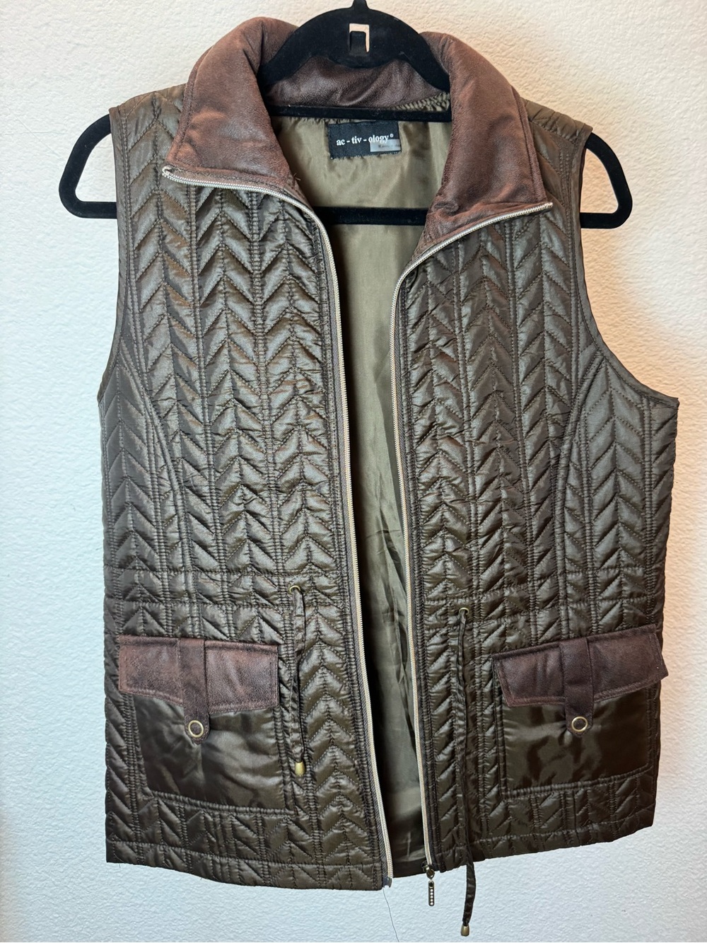 Ac-tiv-ology Women’s Brown Chevron Quilted Utility Vest Full Zip Size Medium